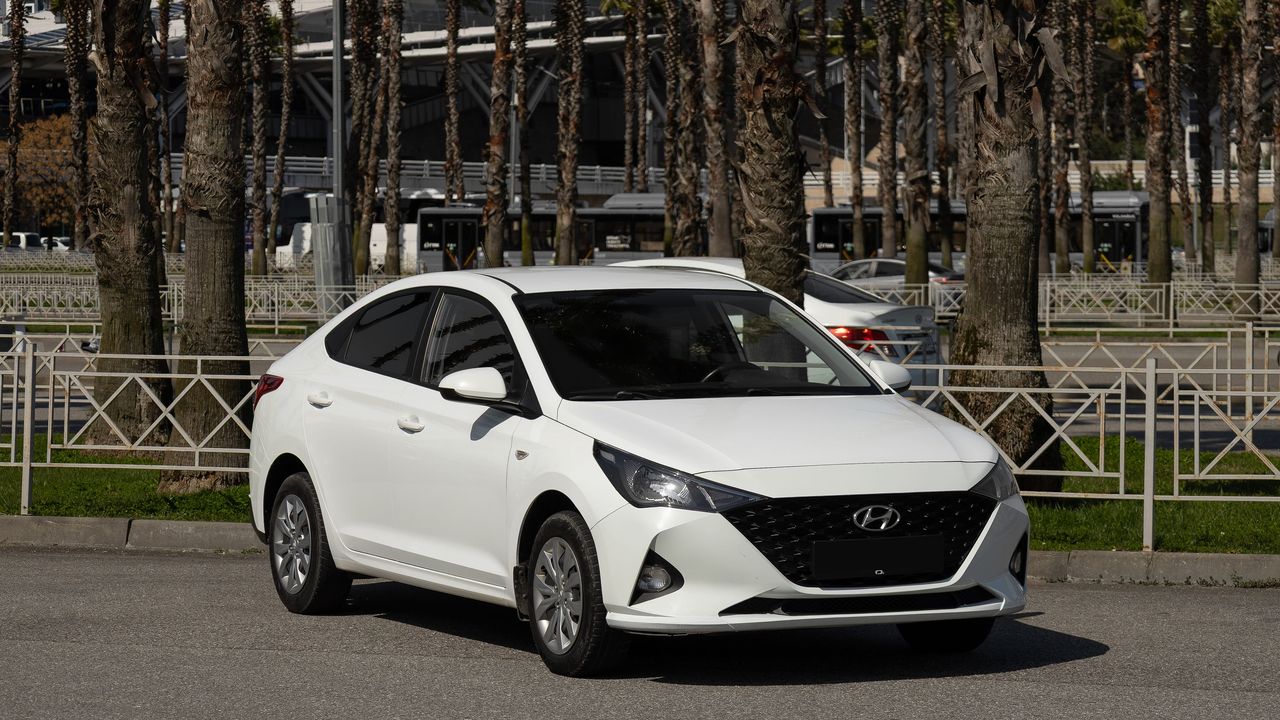 Фото Hyundai Solaris - 1