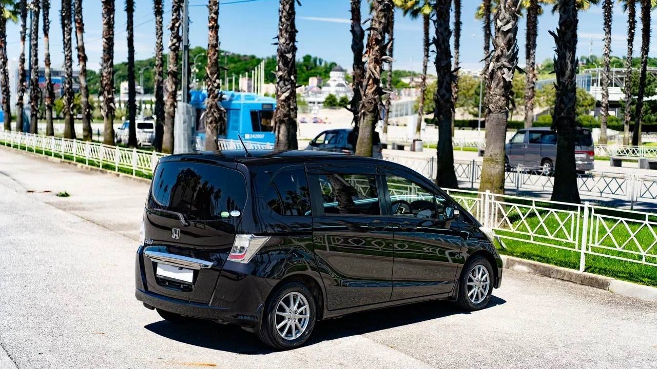 Фото Honda Freed - 2